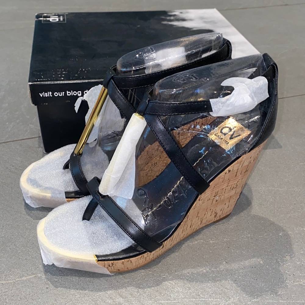 Dolce vita tremor black Stella sandal NWT comes with box